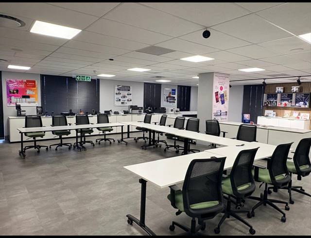1,332M² OFFICE TO LET IN VORNA VALLEY